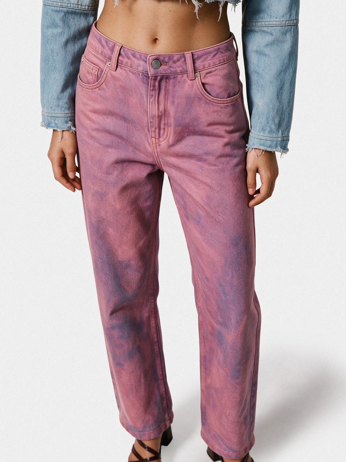 Pink denim regular-waisted pants by Colmillo de Morsa, front view