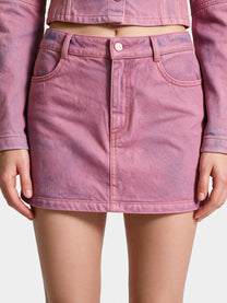 Pink denim mini skirt, close-up of the waist and pockets