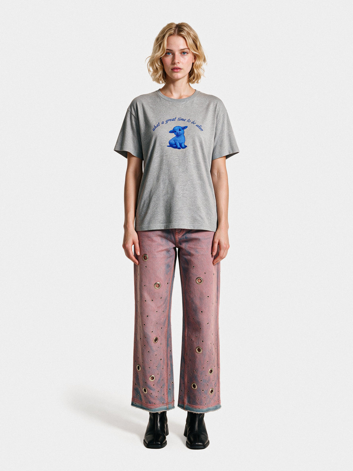 Pink low-rise jeans with eyelets, front view styled with a grey t-shirt